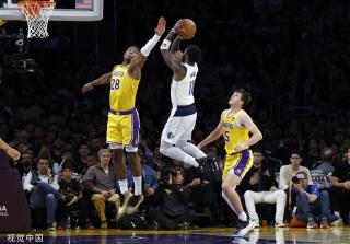 在中段的两 在中段的两